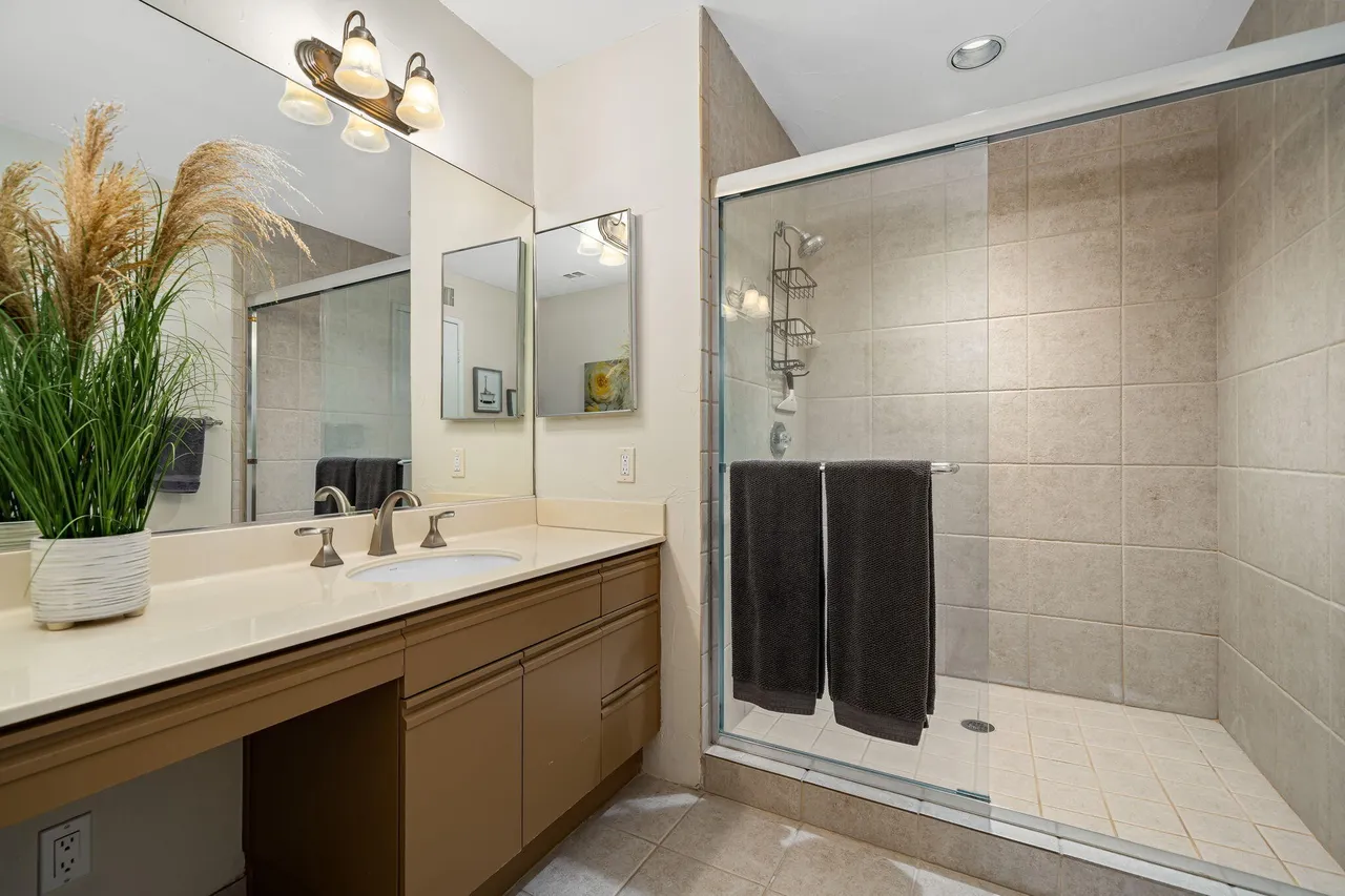 Bathroom shower
